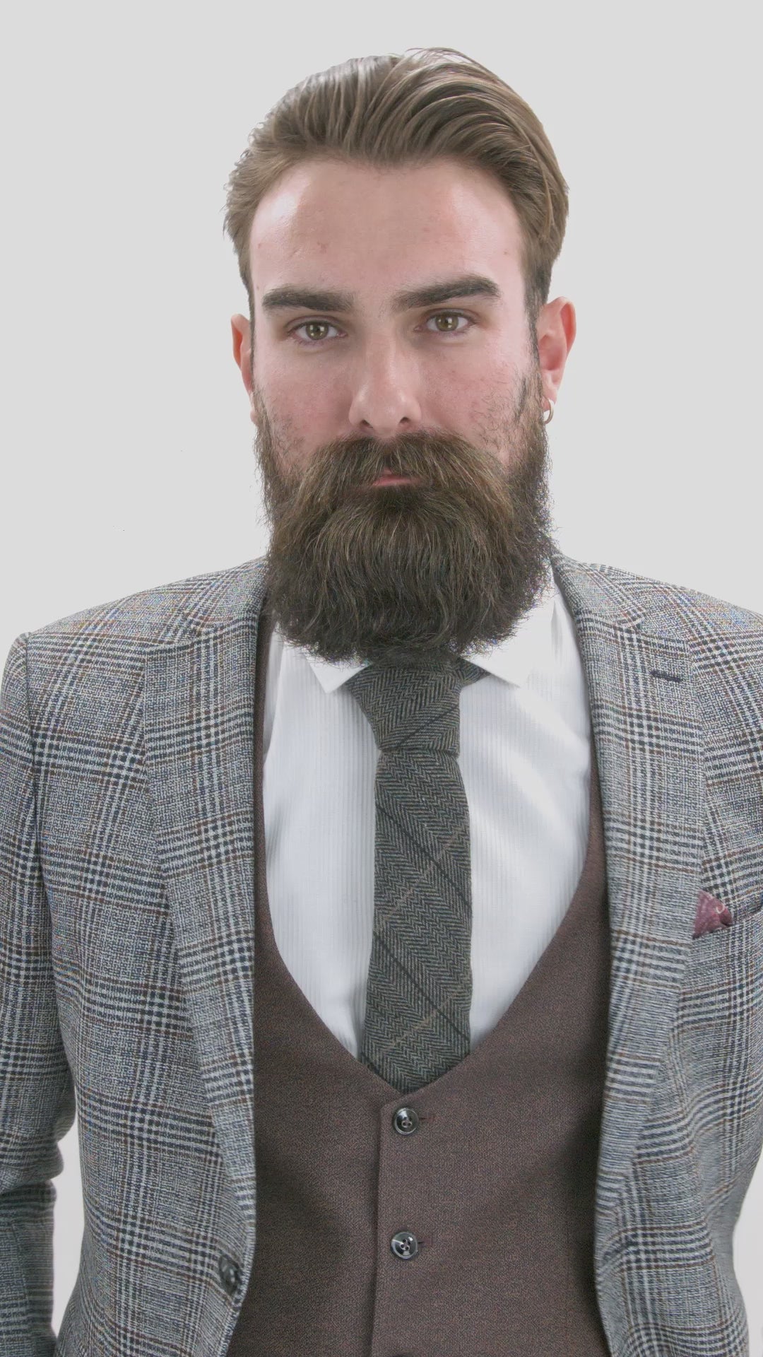 Happy Gentleman ELEGANTE Wool 3 Piece Suit with a Contrasting Brown Waistcoat